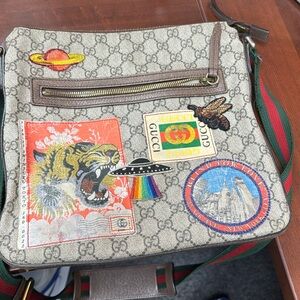 Gucci GG supreme UFO messenger crossbody bag